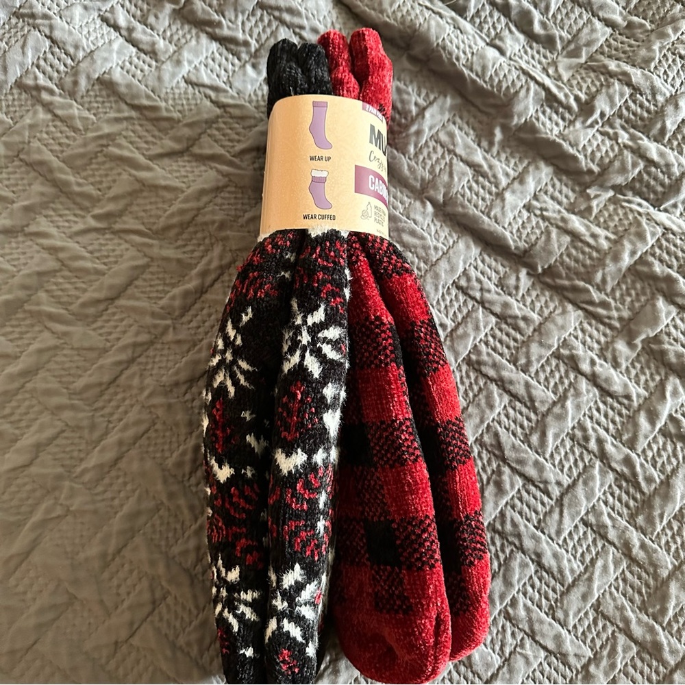 Muk Luks Cabin Cozy  Red and Black Winter Socks 2 Pack NWT - Picture 7 of 9